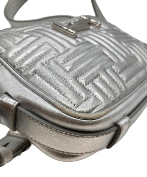 TOD'S（トッズ）TOD'S (トッズ) ダブルT キルティングショルダーポーチ シルバーの古着・服飾アイテム