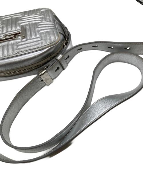 TOD'S（トッズ）TOD'S (トッズ) ダブルT キルティングショルダーポーチ シルバーの古着・服飾アイテム