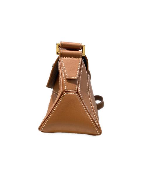 CHARLES & KEITH（チャールズアンドキース）CHARLES & KEITH (チャールズアンドキース) Nasrin ジオメトリックショルダーバッグ ブラウンの古着・服飾アイテム