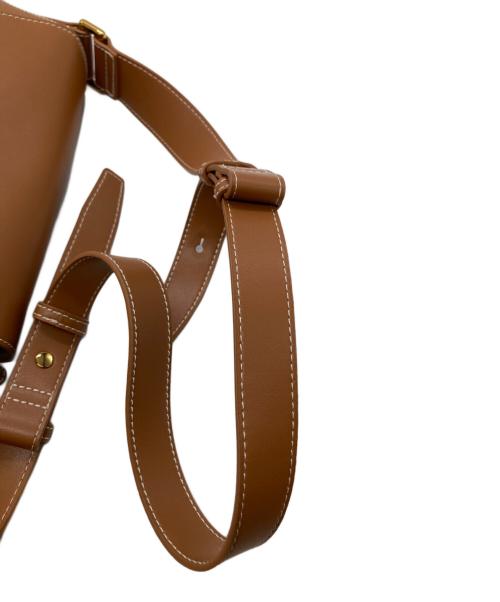 CHARLES & KEITH（チャールズアンドキース）CHARLES & KEITH (チャールズアンドキース) Nasrin ジオメトリックショルダーバッグ ブラウンの古着・服飾アイテム