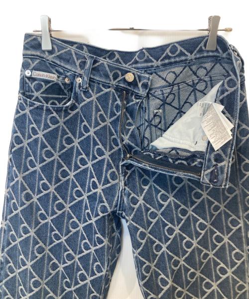 Calvin Klein（カルバンクライン）Calvin Klein (カルバンクライン) Allover Logo 90's Straight Jeans　4RD766G インディゴ サイズ:W30×L32の古着・服飾アイテム