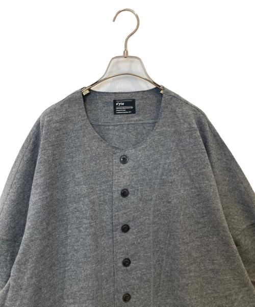 s'yte（サイト）s'yte (サイト) カラーレスピボットスリーブウールコート UR-C04-122 グレー サイズ:Mの古着・服飾アイテム