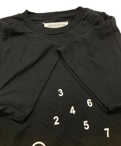 Maison Margiela（メゾンマルジェラ）Maison Margiela (メゾンマルジェラ) ナンバリングロゴTシャツ S51GC0516 S22816 ブラック サイズ:Mの古着・服飾アイテム