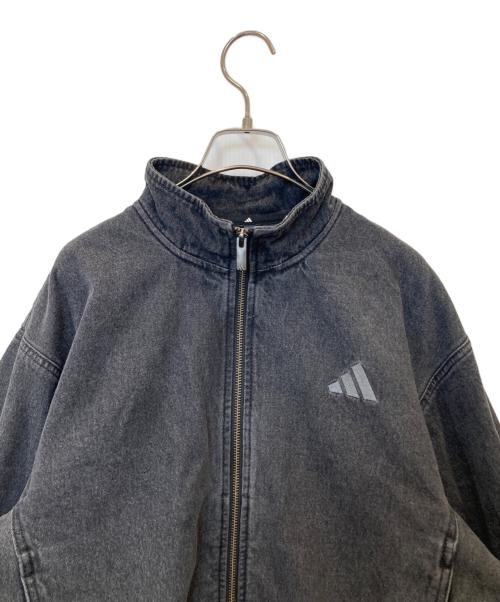 adidas（アディダス）adidas (アディダス) スタジアム ウォッシュドデニム ルーズフィット ジャケット　KV0626 ブラック サイズ:XLの古着・服飾アイテム