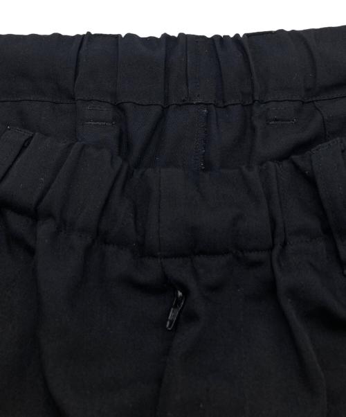 ISSEY MIYAKE MEN（イッセイミヤケメン）ISSEY MIYAKE MEN (イッセイミヤケメン) 裾プリーツテーパードパンツ　ME81FF251 ブラック サイズ:5の古着・服飾アイテム