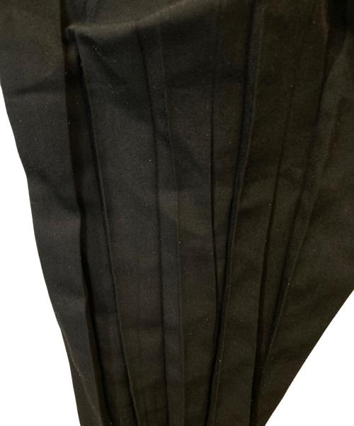 ISSEY MIYAKE MEN（イッセイミヤケメン）ISSEY MIYAKE MEN (イッセイミヤケメン) 裾プリーツテーパードパンツ　ME81FF251 ブラック サイズ:5の古着・服飾アイテム