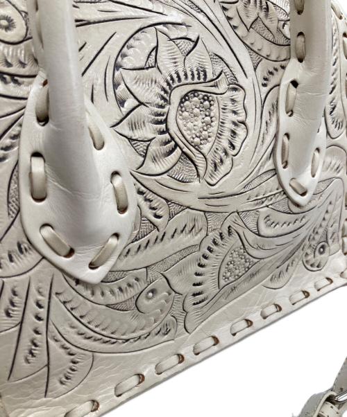 Carving Tribes（カービングトライブス）CARVING TRIBES (カービングトライブス) Maestra ホワイトの古着・服飾アイテム