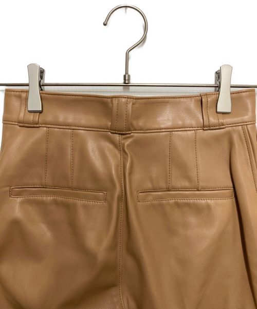 MACPHEE（マカフィー）MACPHEE (マカフィー) フェイクレザー テーパードクロップドパンツ 12-04-04-04731 ブラウン サイズ:SIZE 32の古着・服飾アイテム