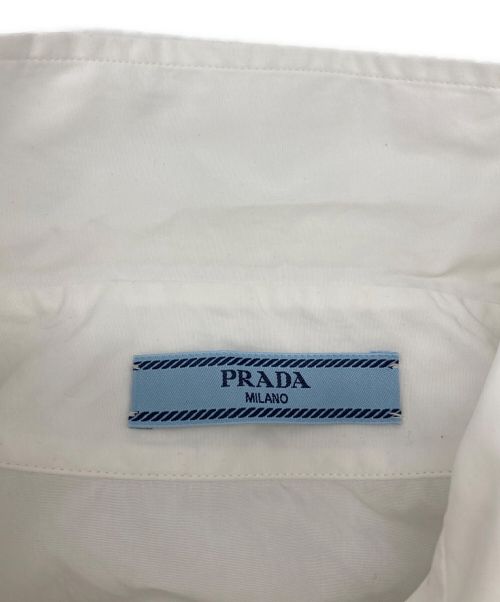 PRADA（プラダ）PRADA (プラダ) 刺繍入りクロップドポプリンシャツ ホワイト サイズ:SIZE36の古着・服飾アイテム