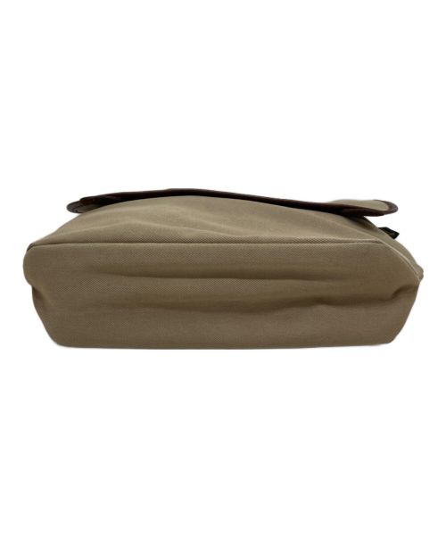 brady（ブレディ）brady (ブレディ) AVONショルダーバッグ ベージュの古着・服飾アイテム