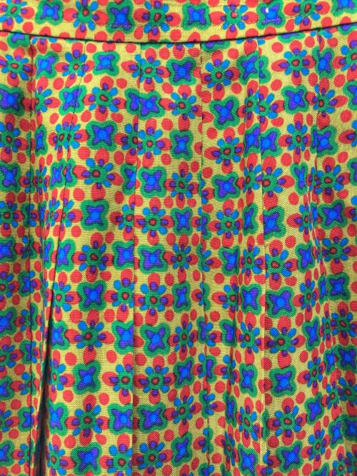 Yves Saint Laurent（イヴサンローラン）Yves Saint Laurent (イヴサンローラン) 総柄スカート マルチカラー サイズ:Mの古着・服飾アイテム