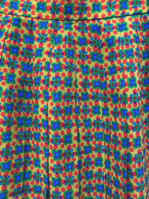 Yves Saint Laurent（イヴサンローラン）Yves Saint Laurent (イヴサンローラン) 総柄スカート マルチカラー サイズ:Mの古着・服飾アイテム