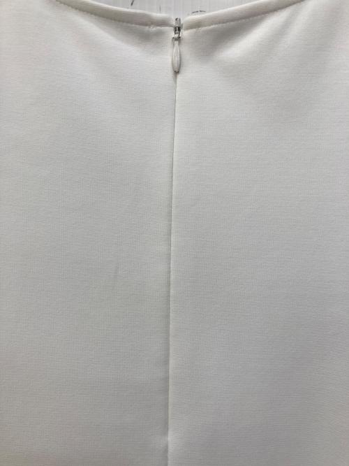 M-premierBLACK（エムプルミエブラック）M-premierBLACK (エムプルミエブラック) ポンチタックペプラムブラウス ホワイト サイズ:SIZE 36の古着・服飾アイテム