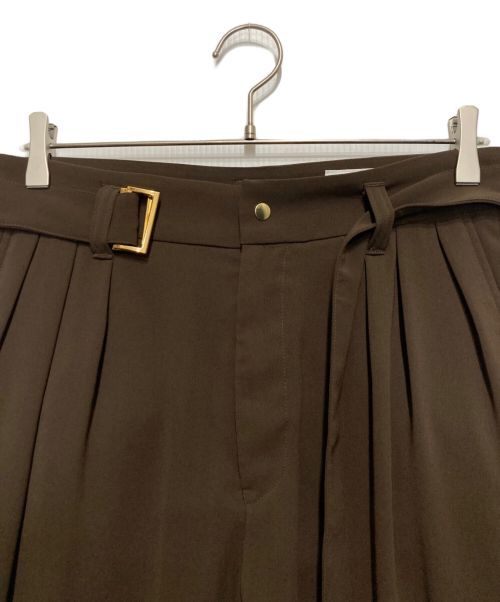 CULLNI（クルニ）CULLNI (クルニ) BELTED TAPERED SLACKS ブラウン サイズ:Sの古着・服飾アイテム