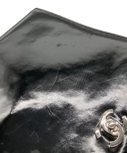 CHANEL（シャネル）CHANEL (シャネル) ココマークパテントチェーンショルダーバッグ ブラックの古着・服飾アイテム