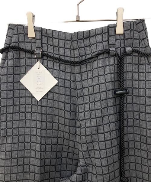 ETHOSENS（エトセンス）ETHOSENS (エトセンス) Tile pin tuck slacks　タイル ピンタック スラックス グレー サイズ:SIZE0の古着・服飾アイテム
