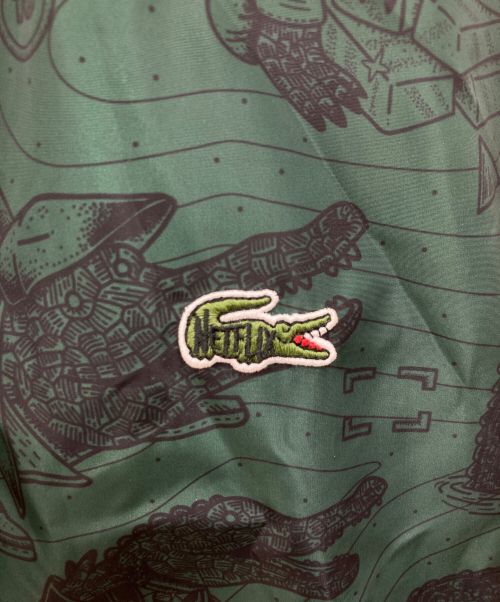 LACOSTE（ラコステ）LACOSTE (ラコステ) NETFLIX (ネットフリックス) 総柄ジップアップジャケット グリーン サイズ:XLの古着・服飾アイテム