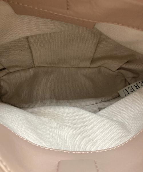 HEREU（ヘリュー）HEREU (ヘリュー) Bombonショルダーバッグ ベージュの古着・服飾アイテム