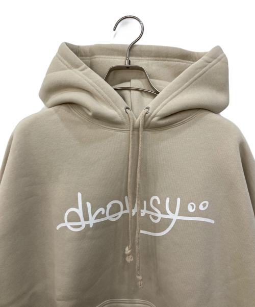 drowsy（ドロージー）drowsy (ドロージー) FRONT SIMPLE LOGO HOODIE ベージュ サイズ:Mの古着・服飾アイテム