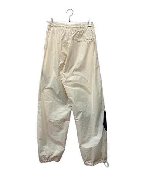 NIKE（ナイキ）NIKE (ナイキ) スウッシュウーブンパンツ ベージュ サイズ:Mの古着・服飾アイテム