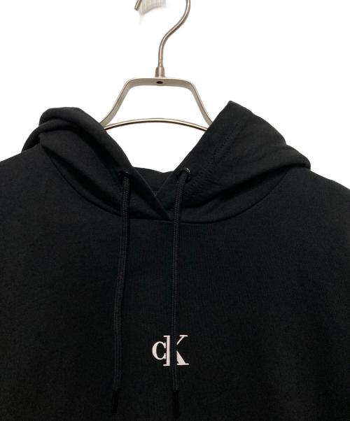 Calvin Klein Jeans（カルバンクラインジーンズ）Calvin Klein Jeans (カルバンクラインジーンズ) プルオーバーパーカー ブラック サイズ:Ⅿの古着・服飾アイテム
