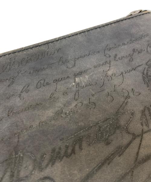 Berluti（ベルルッティ）Berluti (ベルルッティ) カリグラフィレザークラッチバッグ グレーの古着・服飾アイテム