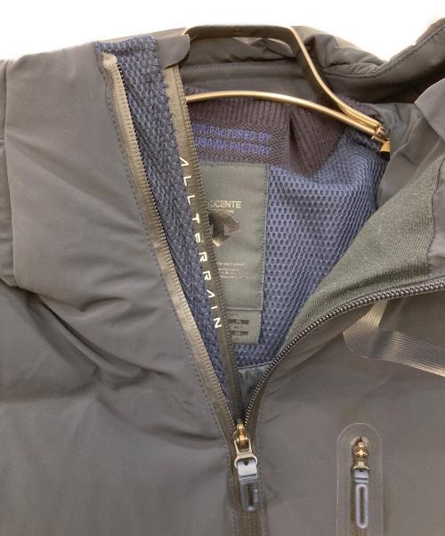 DESCENTE ALLTERRAIN（デザイント オルテライン）DESCENTE ALLTERRAIN (デザイント オルテライン) MIZUSAWA DOWN JACKET ネイビー サイズ:Mの古着・服飾アイテム