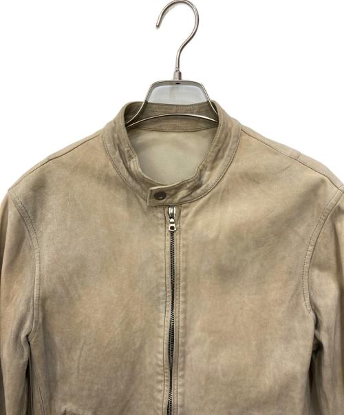 ISAMU KATAYAMA BACKLASH（イサムカタヤマ・バックラッシュ）ISAMU KATAYAMA BACKLASH (イサムカタヤマ・バックラッシュ) カーフ白鞣しスエード 製品バイオウォッシュ  シングル スタンド ライダース ベージュ サイズ:SIZE 2の古着・服飾アイテム