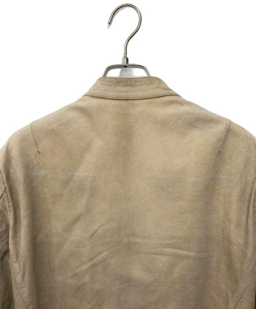 ISAMU KATAYAMA BACKLASH（イサムカタヤマ・バックラッシュ）ISAMU KATAYAMA BACKLASH (イサムカタヤマ・バックラッシュ) カーフ白鞣しスエード 製品バイオウォッシュ  シングル スタンド ライダース ベージュ サイズ:SIZE 2の古着・服飾アイテム