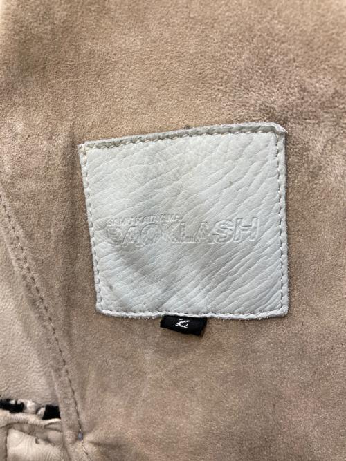 ISAMU KATAYAMA BACKLASH（イサムカタヤマ・バックラッシュ）ISAMU KATAYAMA BACKLASH (イサムカタヤマ・バックラッシュ) カーフ白鞣しスエード 製品バイオウォッシュ  シングル スタンド ライダース ベージュ サイズ:SIZE 2の古着・服飾アイテム