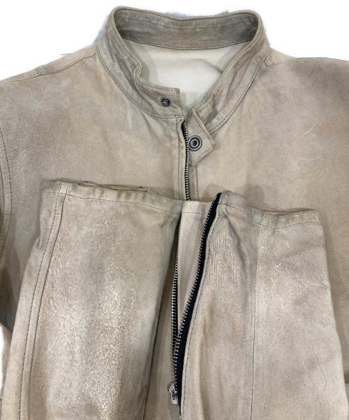 ISAMU KATAYAMA BACKLASH（イサムカタヤマ・バックラッシュ）ISAMU KATAYAMA BACKLASH (イサムカタヤマ・バックラッシュ) カーフ白鞣しスエード 製品バイオウォッシュ  シングル スタンド ライダース ベージュ サイズ:SIZE 2の古着・服飾アイテム