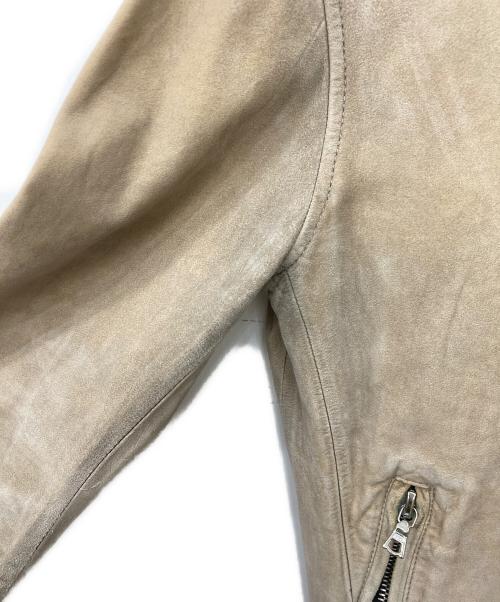 ISAMU KATAYAMA BACKLASH（イサムカタヤマ・バックラッシュ）ISAMU KATAYAMA BACKLASH (イサムカタヤマ・バックラッシュ) カーフ白鞣しスエード 製品バイオウォッシュ  シングル スタンド ライダース ベージュ サイズ:SIZE 2の古着・服飾アイテム