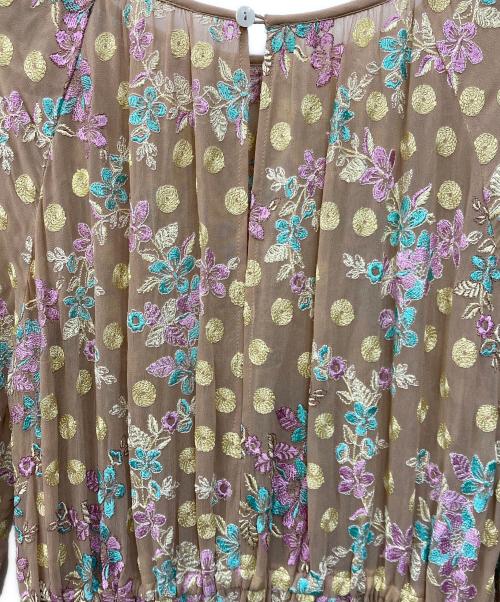 GRACE CONTINENTAL（（グレースコンチネンタル）GRACE CONTINENTAL (グレースコンチネンタル) フラワードット刺繍ワンピース ベージュ サイズ:SIZE 36の古着・服飾アイテム