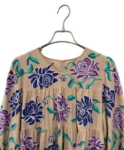 GRACE CONTINENTAL（（グレースコンチネンタル）GRACE CONTINENTAL (（グレースコンチネンタル) ティアードローズトップ ベージュ サイズ:Sの古着・服飾アイテム