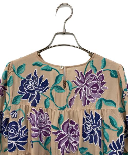 GRACE CONTINENTAL（（グレースコンチネンタル）GRACE CONTINENTAL (（グレースコンチネンタル) ティアードローズトップ ベージュ サイズ:Sの古着・服飾アイテム