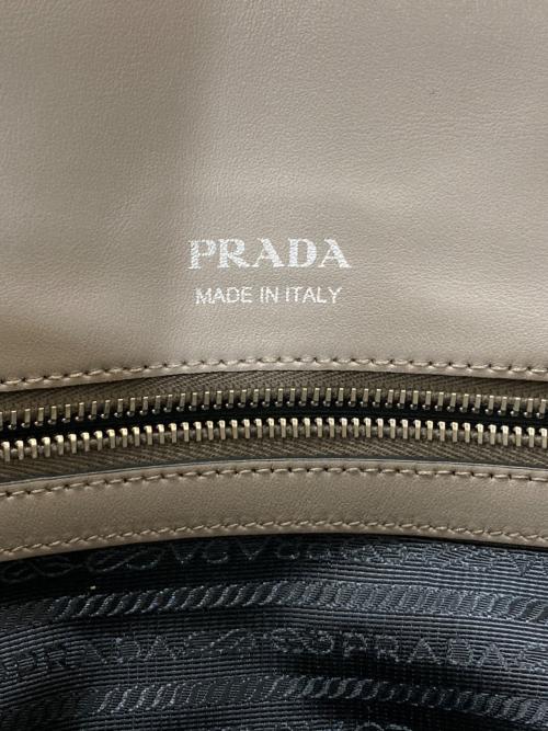 PRADA（プラダ）PRADA (プラダ) レザー2WAYショルダーバッグ グレーの古着・服飾アイテム