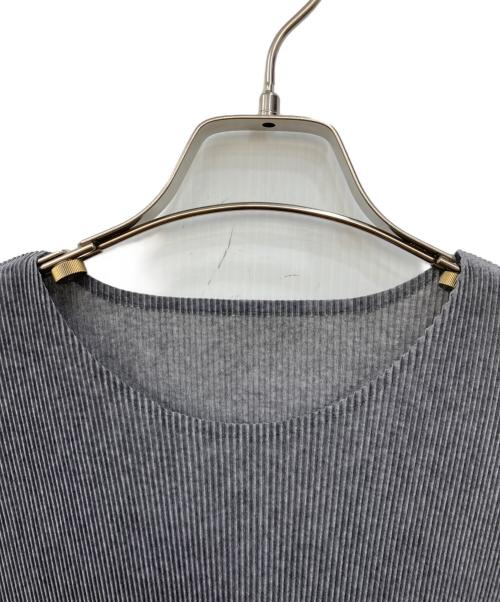 PLEATS PLEASE（プリーツプリーズ）PLEATS PLEASE (プリーツプリーズ) 細プリーツTシャツ グレー サイズ:3の古着・服飾アイテム