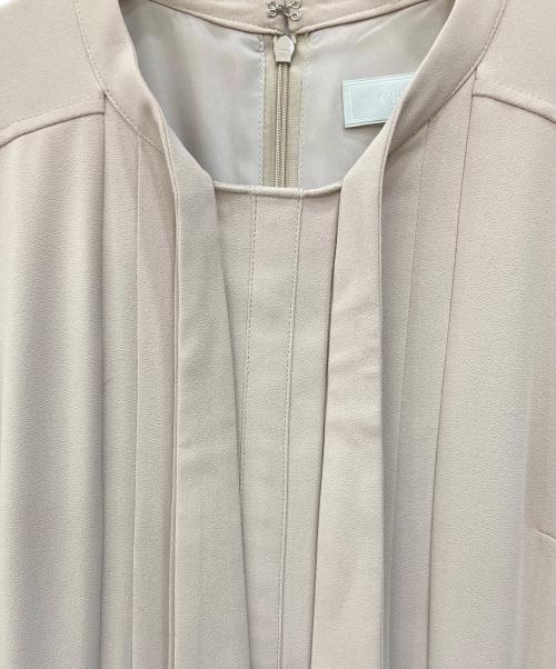 CELFORD（セルフォード）CELFORD (セルフォード) ボウタイプリーツワンピース ベージュ サイズ:SIZE 36の古着・服飾アイテム