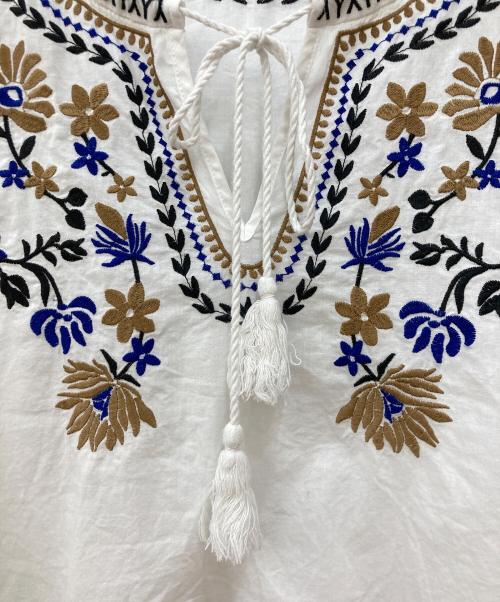 URBAN RESEARCH DOORS（アーバンリサーチドアーズ）URBAN RESEARCH DOORS (アーバンリサーチドアーズ) エンブロダイリー刺繍ブラウス ホワイト サイズ:Freeの古着・服飾アイテム