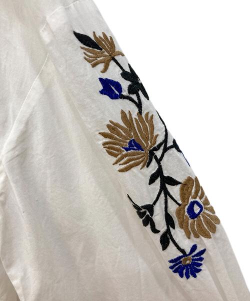 URBAN RESEARCH DOORS（アーバンリサーチドアーズ）URBAN RESEARCH DOORS (アーバンリサーチドアーズ) エンブロダイリー刺繍ブラウス ホワイト サイズ:Freeの古着・服飾アイテム