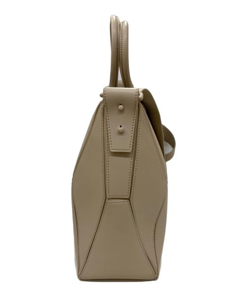 CHARLES & KEITH（チャールズアンドキース）CHARLES & KEITH (チャールズ＆キース) ナスリン ジオメトリックトートバッグ ベージュの古着・服飾アイテム