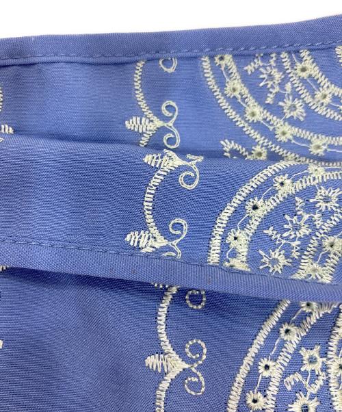 Lily Brown（リリーブラウン）Lily Brown (リリーブラウン) バンダナ刺繍トップス ブルー サイズ:Freeの古着・服飾アイテム