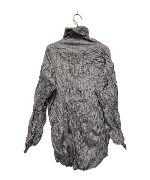 ISSEY MIYAKE（イッセイミヤケ）ISSEY MIYAKE (イッセイミヤケ) シワプリーツタートルネックカットソー グレー サイズ:Mの古着・服飾アイテム