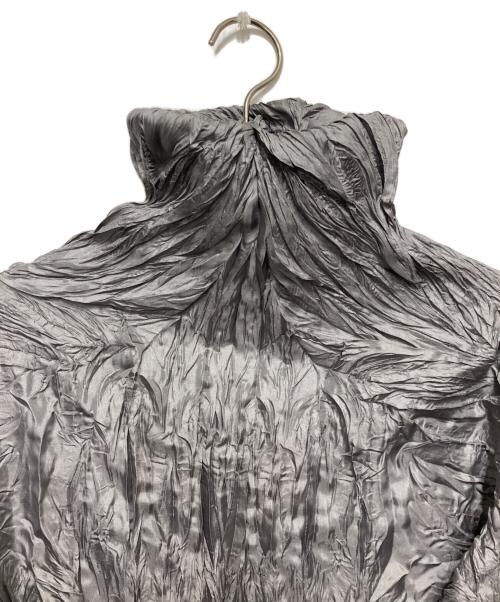 ISSEY MIYAKE（イッセイミヤケ）ISSEY MIYAKE (イッセイミヤケ) シワプリーツタートルネックカットソー グレー サイズ:Mの古着・服飾アイテム