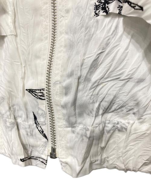 ISSEY MIYAKE（イッセイミヤケ）ISSEY MIYAKE (イッセイミヤケ) ライトクロップドフラワージャケット ホワイト サイズ:Mの古着・服飾アイテム