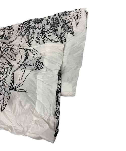 ISSEY MIYAKE（イッセイミヤケ）ISSEY MIYAKE (イッセイミヤケ) ライトクロップドフラワージャケット ホワイト サイズ:Mの古着・服飾アイテム