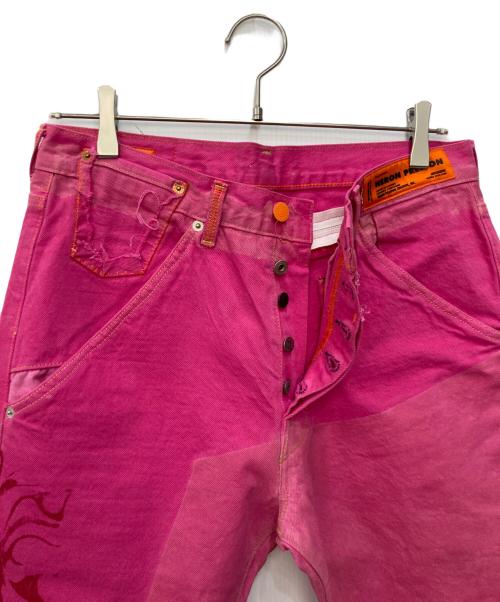 HERON PRESTON（ヘロンプレストン）HERON PRESTON (ヘロンプレストン) LEVI'S (リーバイス) ペイント加工デニムパンツ ピンク サイズ:SIZE　W32/L32の古着・服飾アイテム