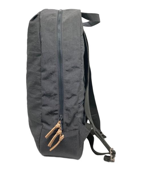 nizyukano（ニジュウカノウ）NIZYUKANO (ニジュウカノウ) ライトナイロンリュック グレーの古着・服飾アイテム