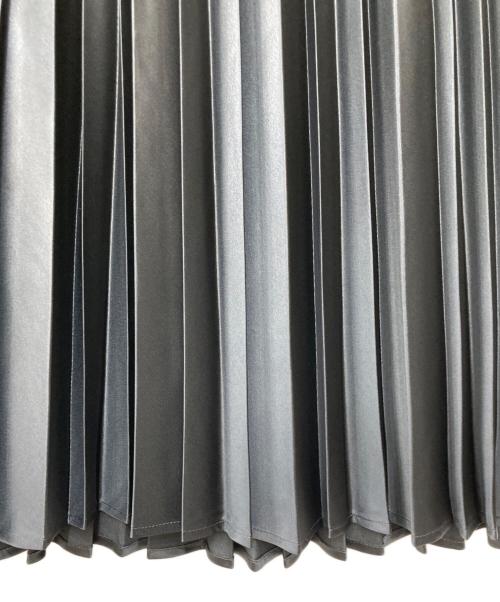 23区（ニジュウサンク）23区 (ニジュウサンク) レザーライク プリーツスカート グレー サイズ:44の古着・服飾アイテム