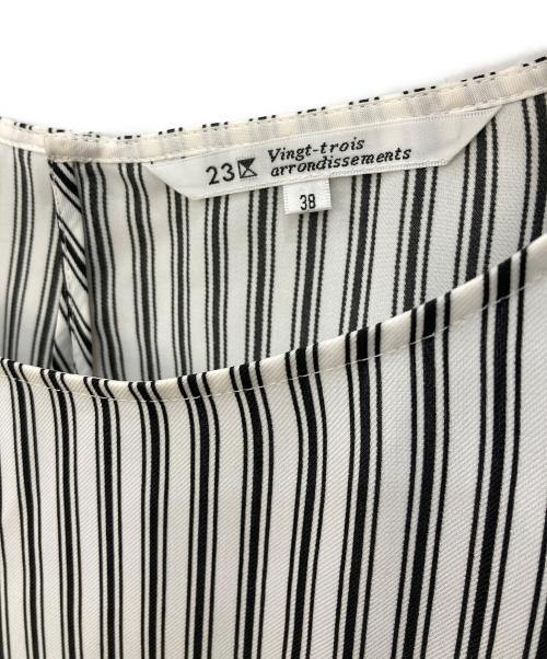 23区（ニジュウサンク）23区 (ニジュウサンク) ウエストリボンブラウス ホワイト×ブラック サイズ:Mの古着・服飾アイテム